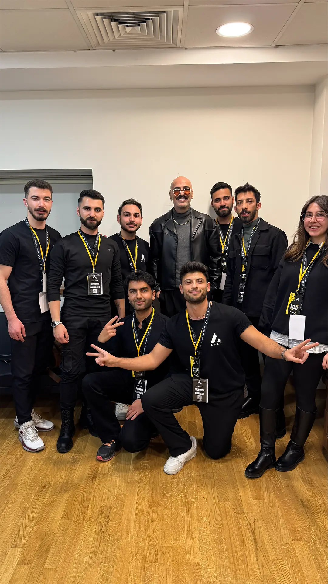 Crev Production etkinlik prodüksiyon ekibinin organizasyon sonrası ekip fotoğrafı